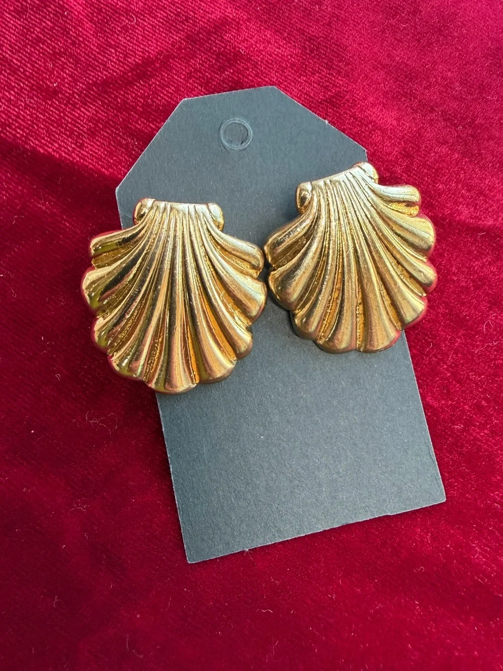 Vintage Classic Gold Tone Shell Stud Earrings